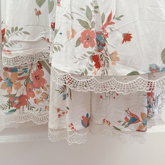 Torrid NWOT White Floral Spaghetti Strap Surplice Dress with Lace Details - Picture 5 of 5